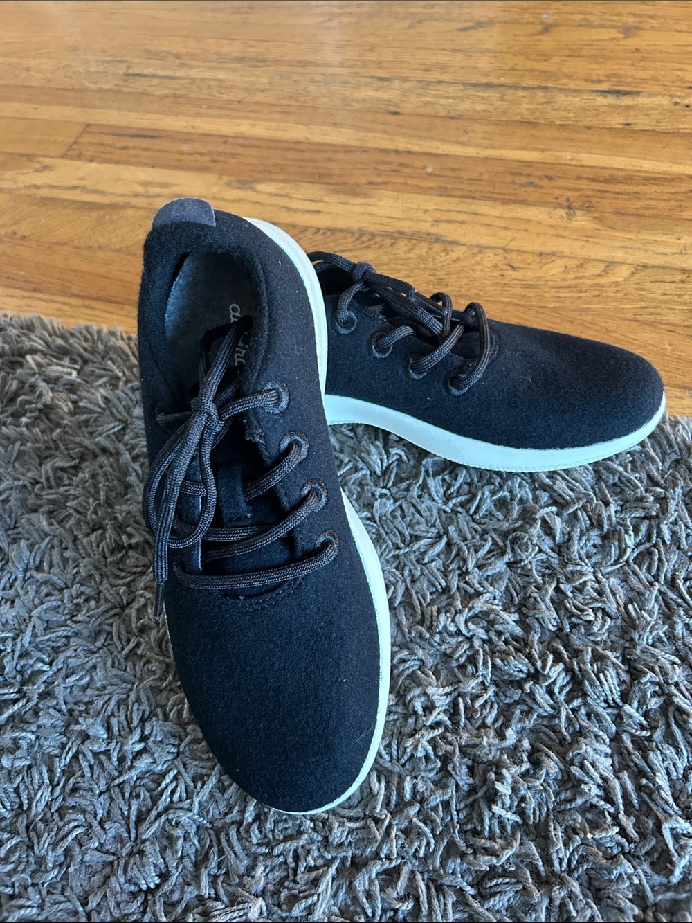 NWOT Allbirds Wool Runner Sneaker in Black with White Sole Womens Size 7 - Picture 2 of 8